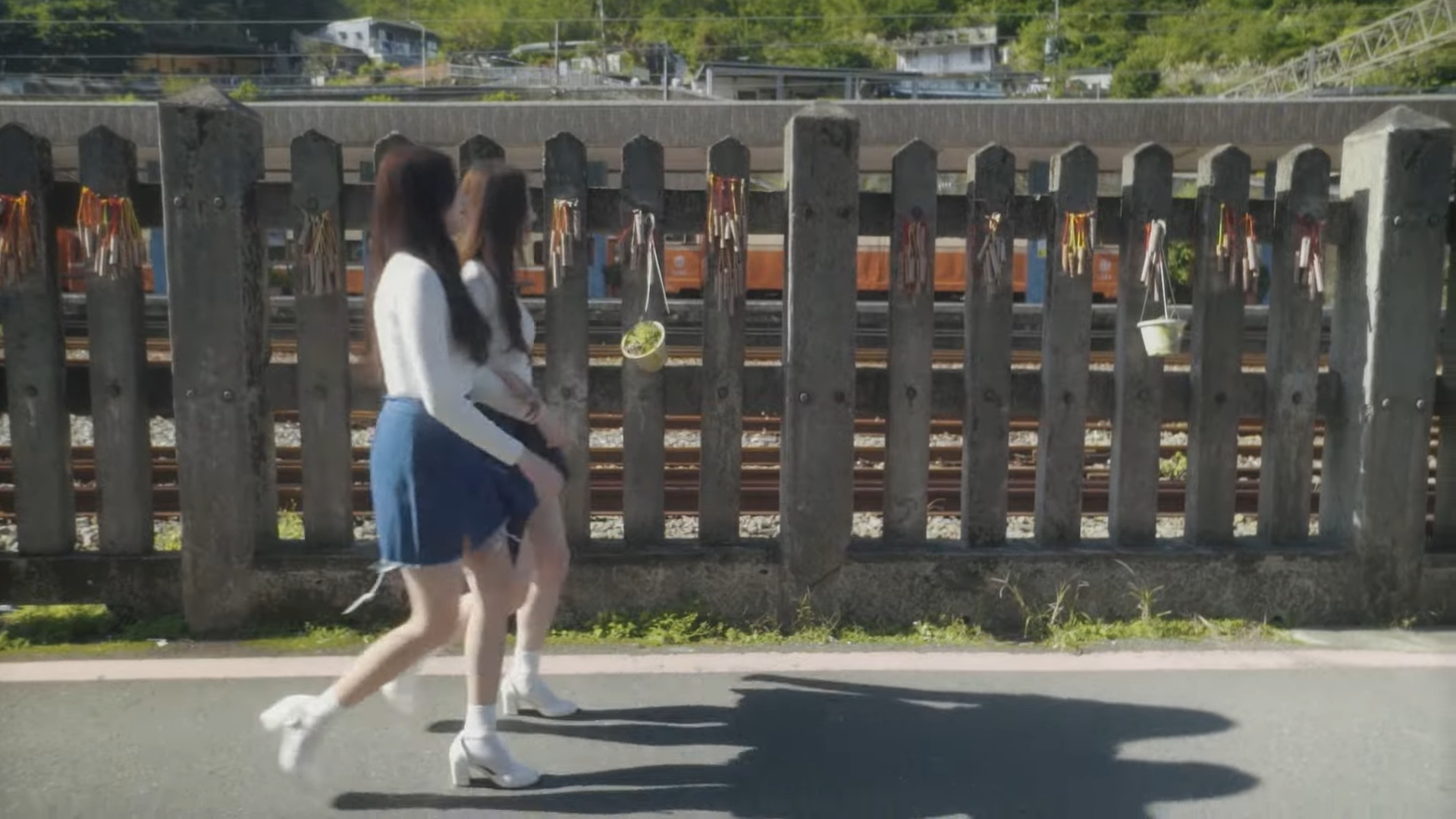 Heejin and Hyunjin walking together.